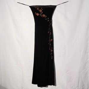 NWT Caché Elegant Black strapless velvet evening gown with Floral Embroidery
